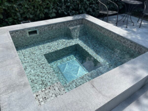 Exempel på kaklad pool i våran nya spa-stomme, som släpptes sommaren 2022.